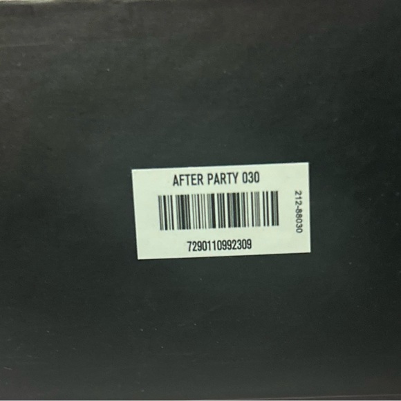 Il makiage After Party Full-Coverage Foundation in shade #030 - Picture 5 of 6